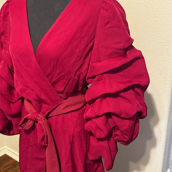 ALICE + OLIVIA Santina Tuck Sleeve Faux Wrap Silk Dress in Bordeaux Wine Size 6 - Picture 6 of 9